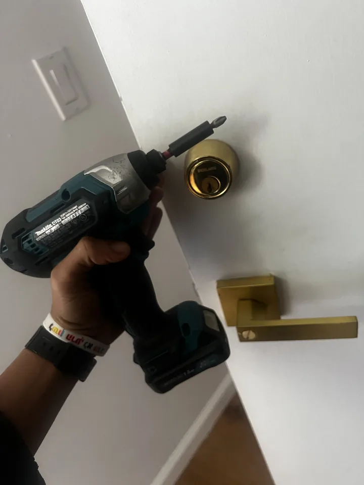 Fitting a new deadbolt